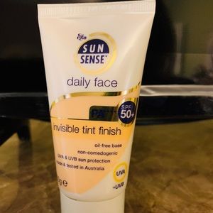 Sun cream 50 spf.uva& uvb ,tent invisible